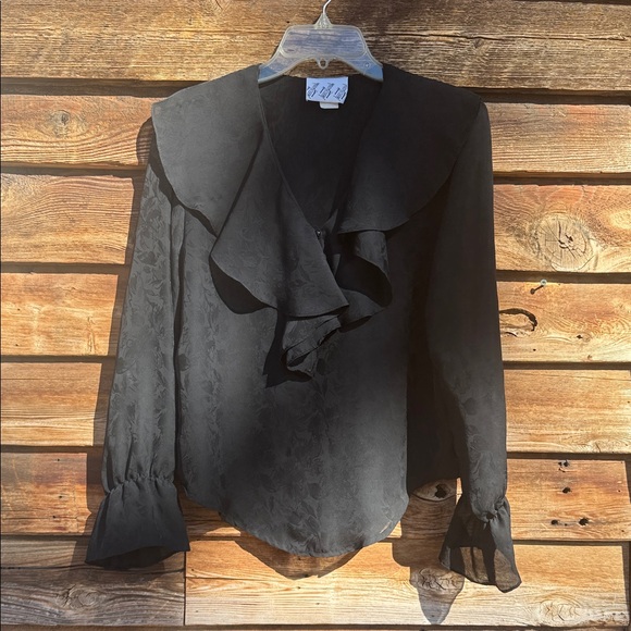 Vintage Tops - Vintage blouse ruffle trim